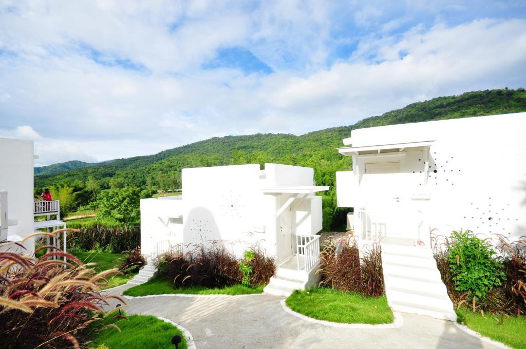 Aristo Chic Resort & Farm Suan Phueng Luaran gambar