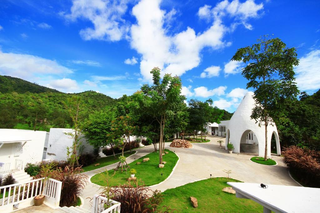 Aristo Chic Resort & Farm Suan Phueng Luaran gambar