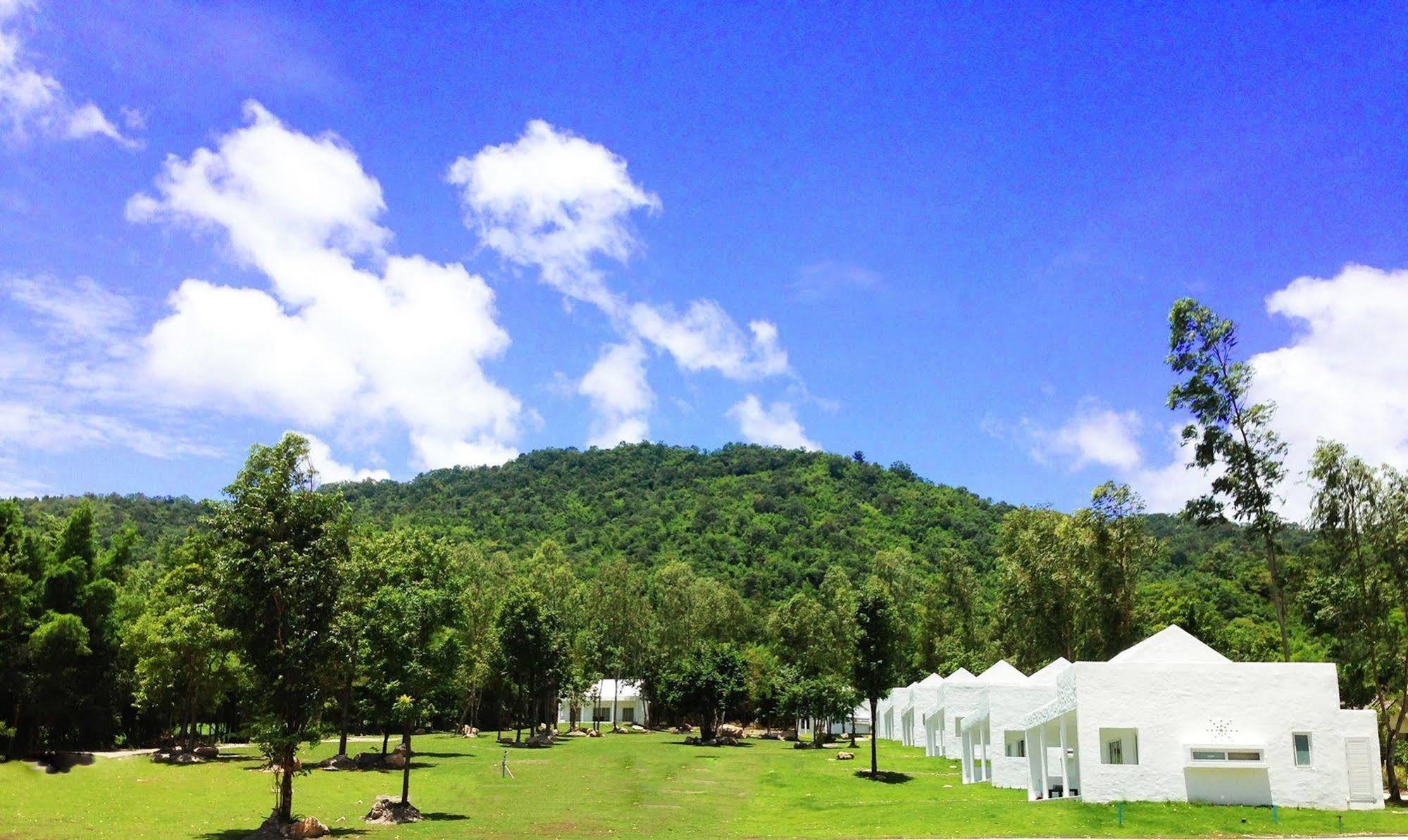 Aristo Chic Resort & Farm Suan Phueng Luaran gambar