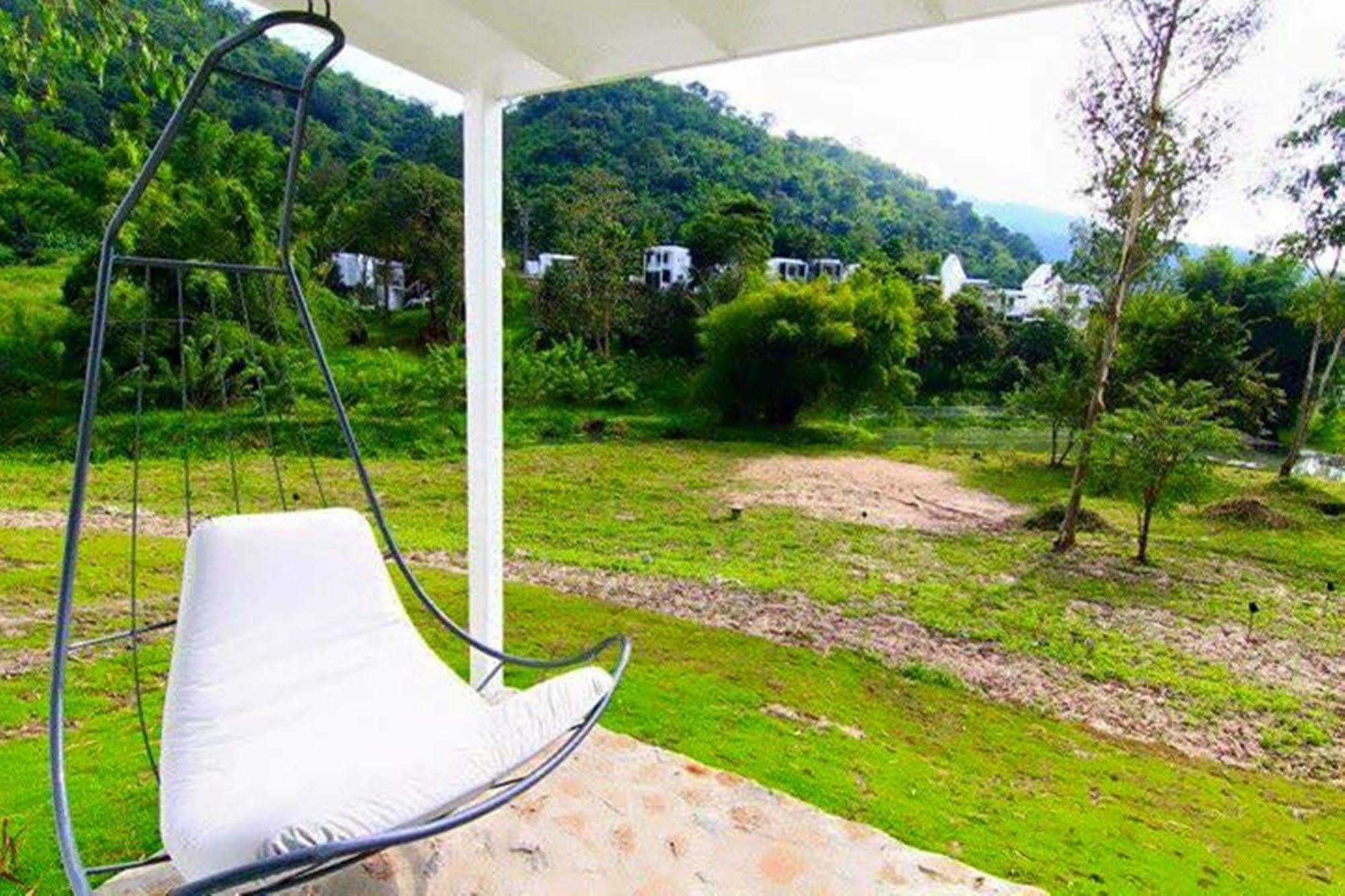 Aristo Chic Resort & Farm Suan Phueng Luaran gambar
