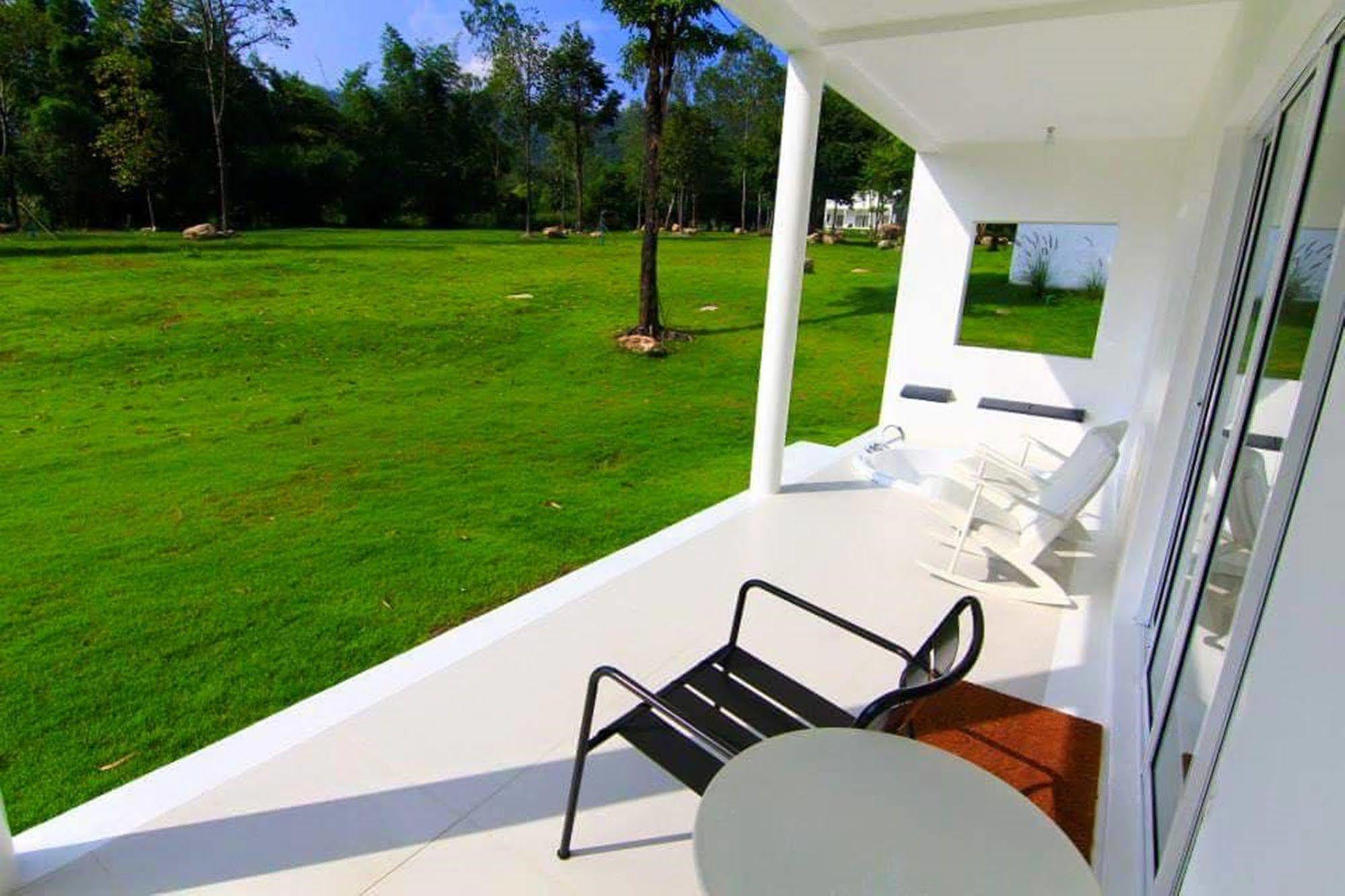 Aristo Chic Resort & Farm Suan Phueng Luaran gambar