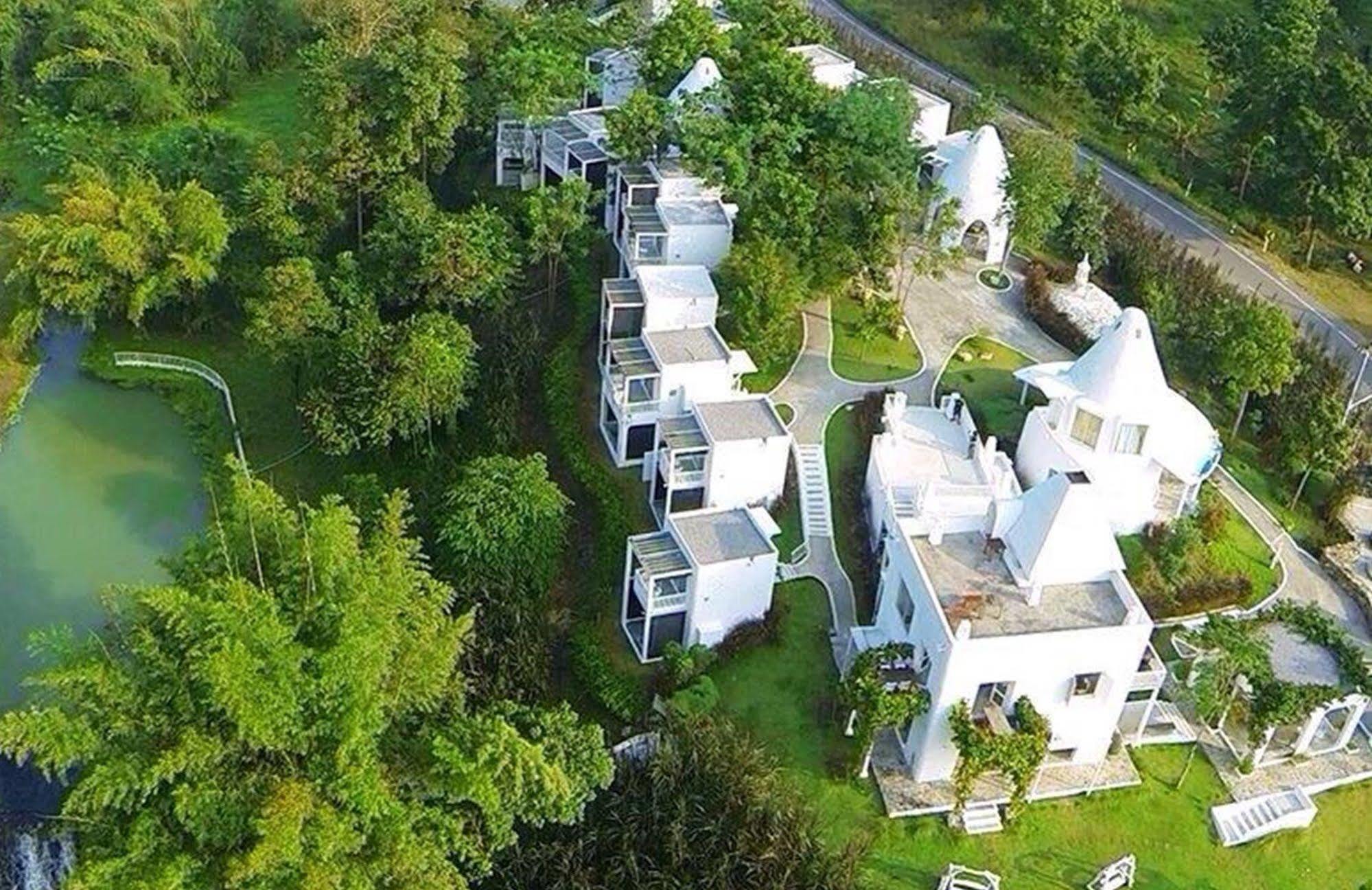 Aristo Chic Resort & Farm Suan Phueng Luaran gambar